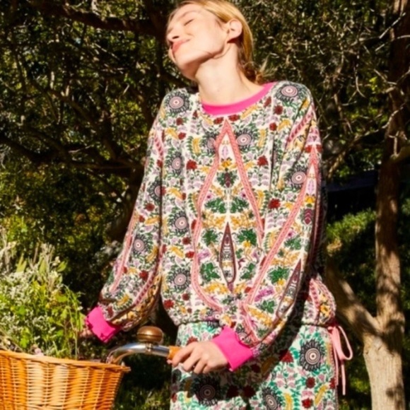 Alice + Olivia Amirah Floral-Print Drawstring-Hem Sweatshirt - Picture 4 of 8